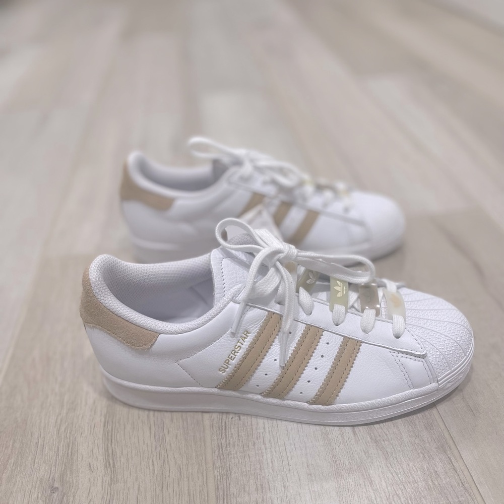 Adidas Superstar sneakers. Women’s Sz. 7. NEW.